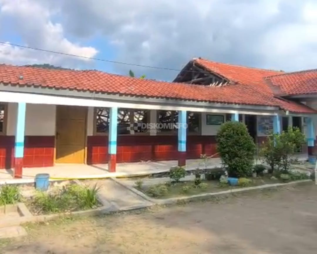 Bupati Majalengka Tinjau SDN 3 Mirat yang Ambruk, Perbaikan Segera melalui Dana BTT