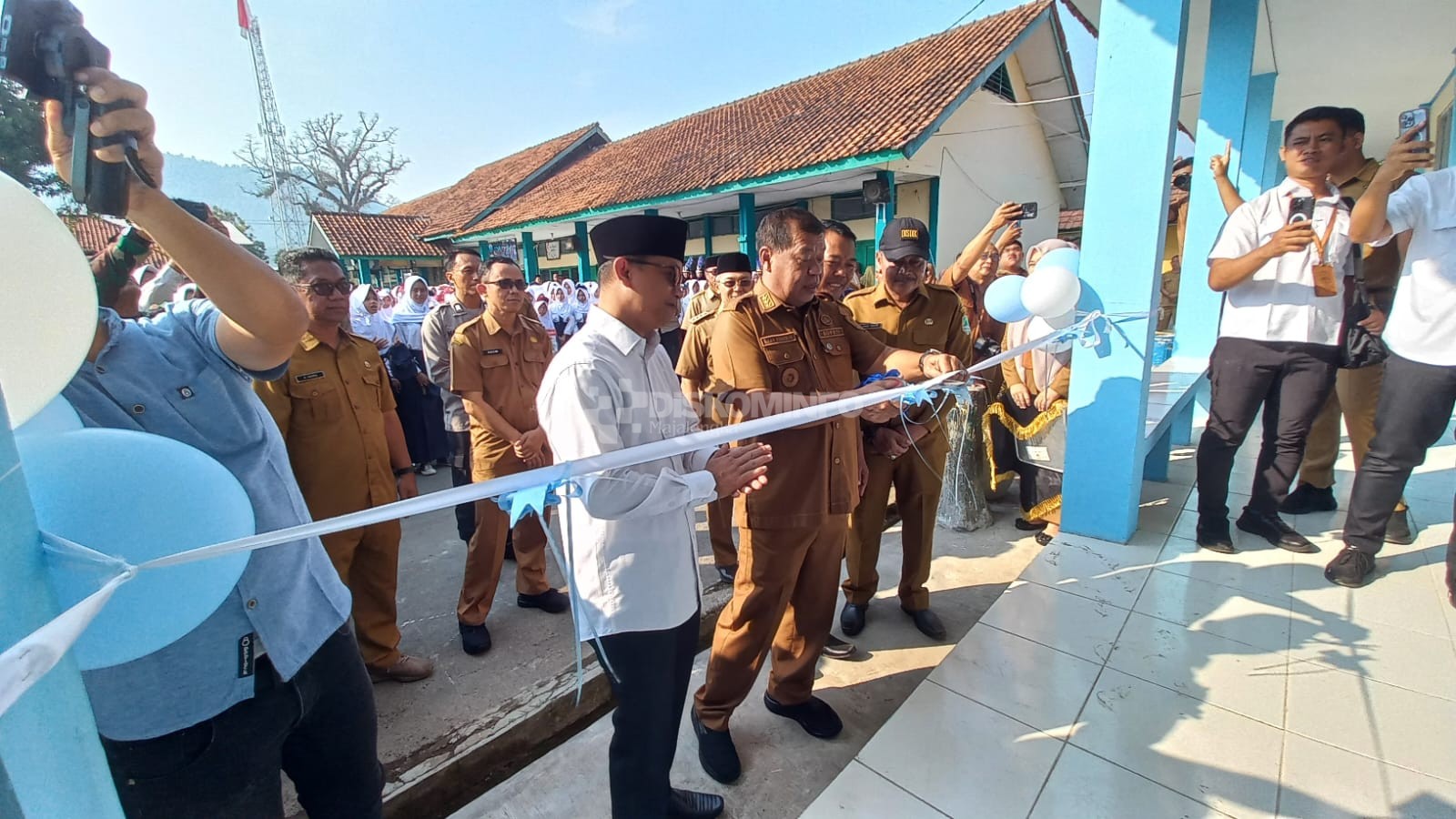 Resmikan Gedung Baru SMPN 1 Leuwimunding dari Banpres, Bupati Majalengka,  Membangun Lebih Mudah, Merawatnya yang Lebih Sulit